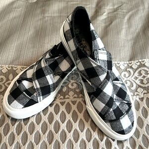 Gypsy Jazz Plaid Along Slip on Sneaker 8